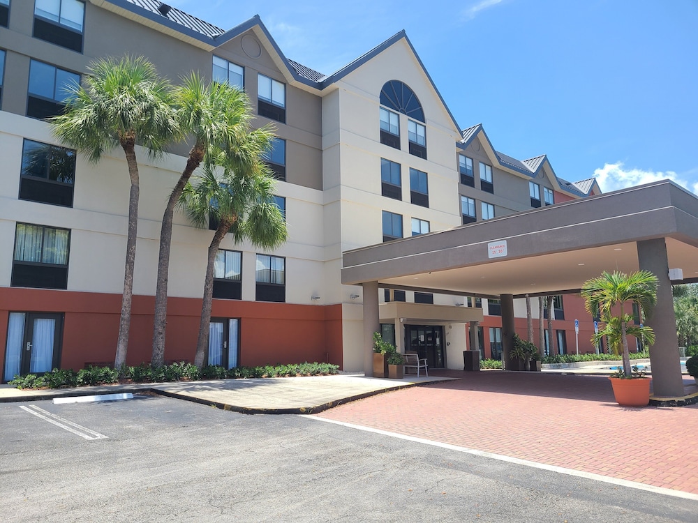 Holiday Inn Express & Suites Ft. Lauderdale N Exec Airport by IHG - photo 64