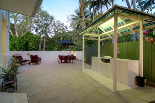 Whispering Palms Beachfront Port Douglas — Port Douglas
