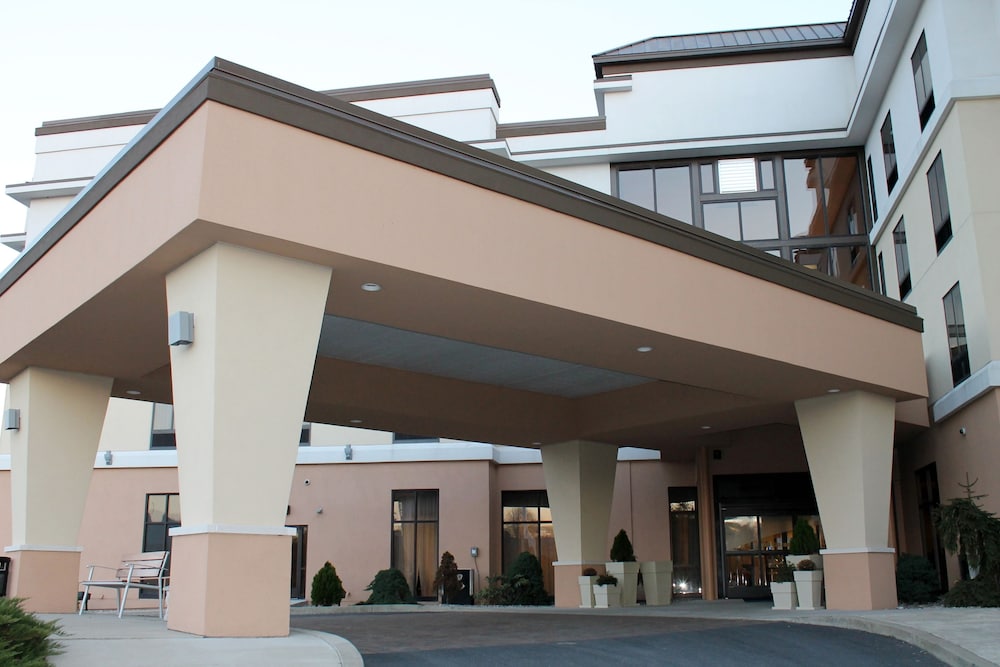Holiday Inn Express Hotel & Suites Harrisburg West by IHG - photo 36