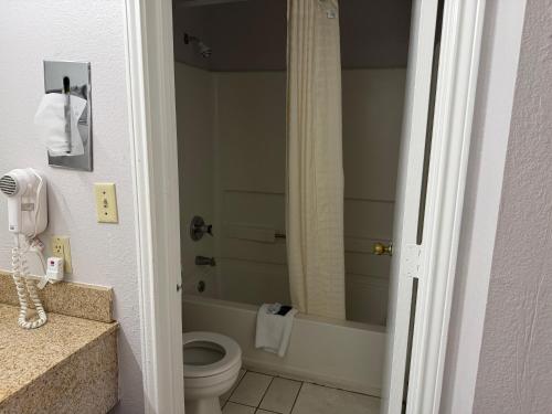 Key West Inn Chatsworth - photo 8