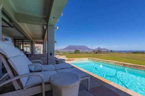 Villa Paradis ocean front with views to behold