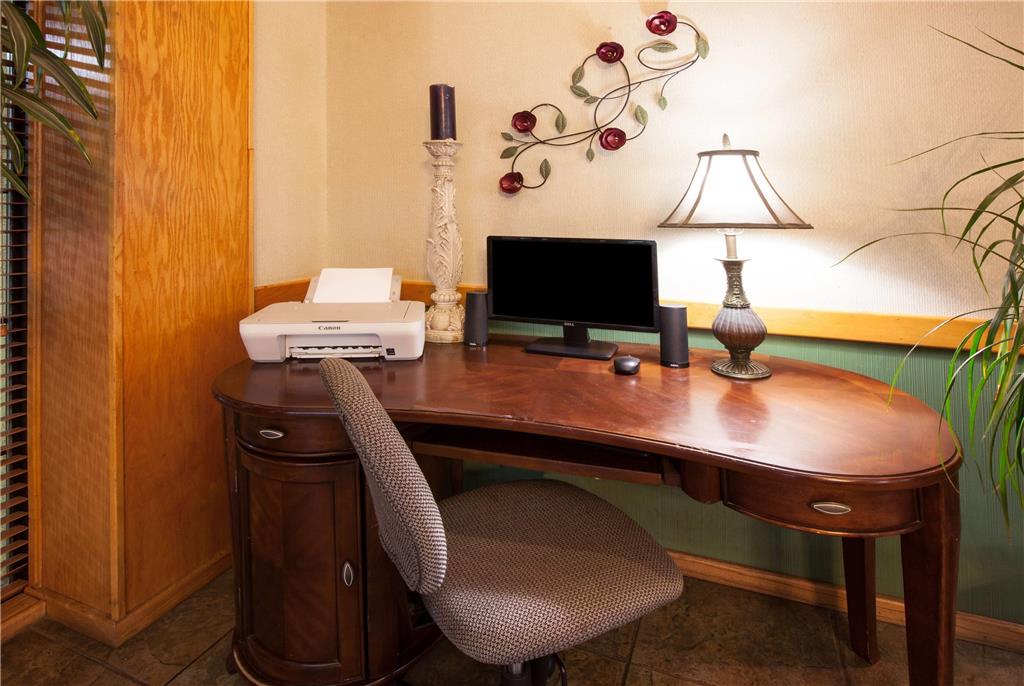 Days Inn by Wyndham Clinton - photo 16