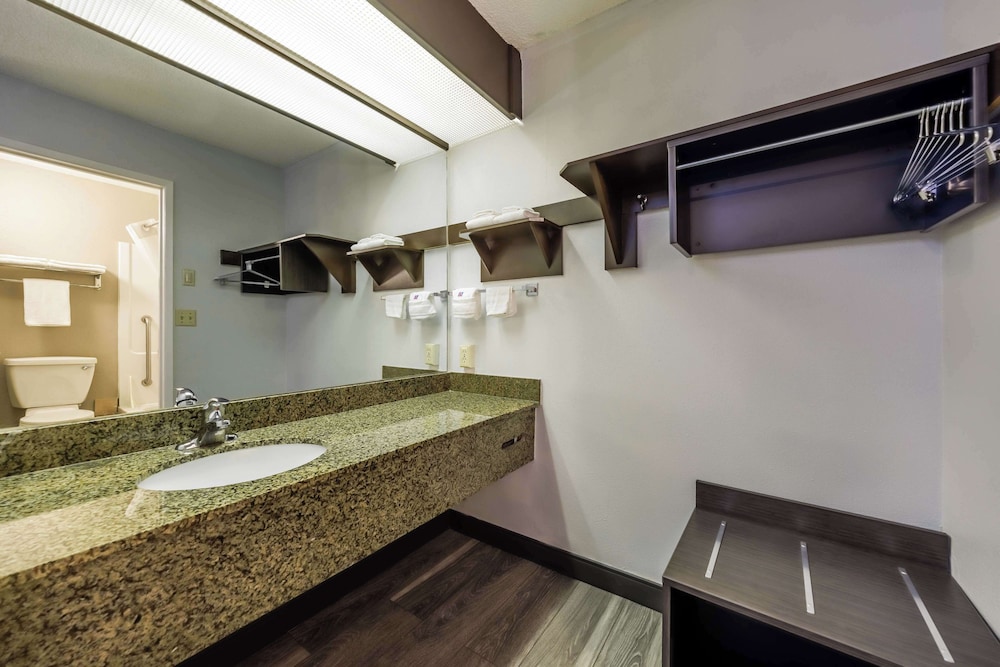 Econo Lodge Portland I 205 - photo 19