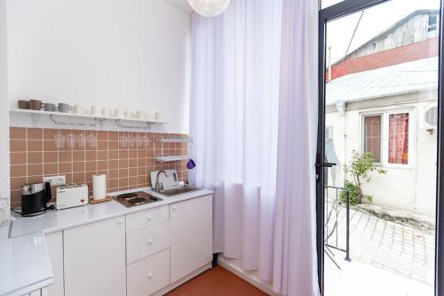 Cozy 1BR Apt In Heart of Old Tbilisi By Wehost