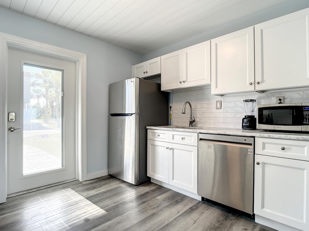Bikini Bottom Duplex with Pool 2 Minutes from Beach Flagler Avenue - photo 7