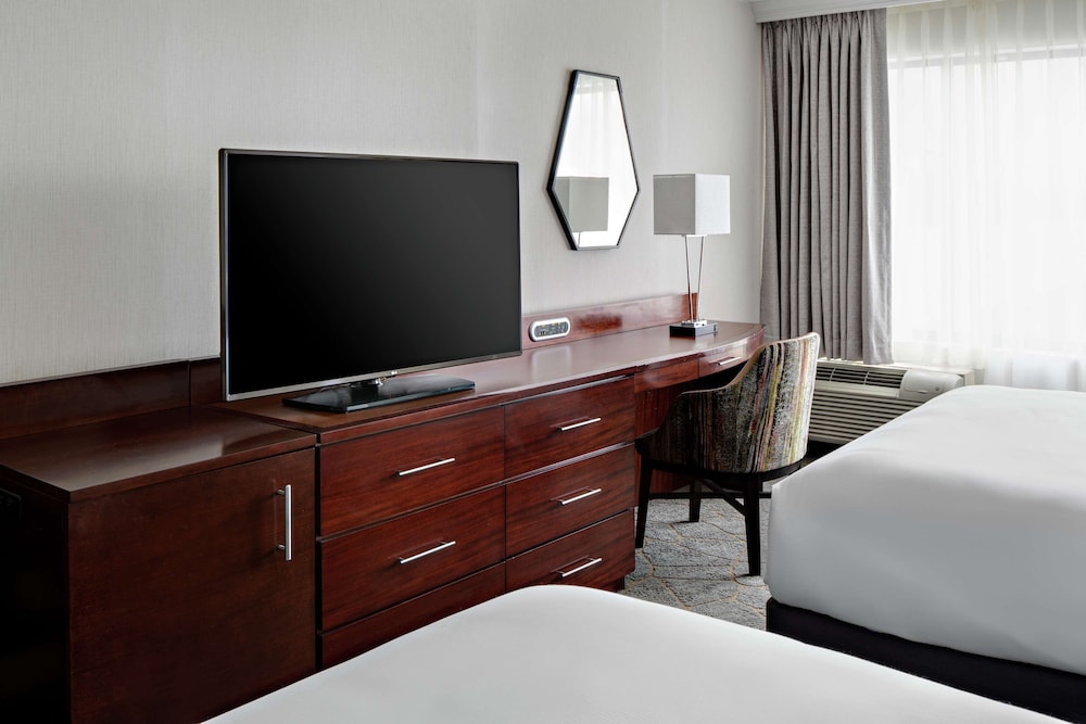DoubleTree by Hilton Fairfield Hotel & Suites - photo 14