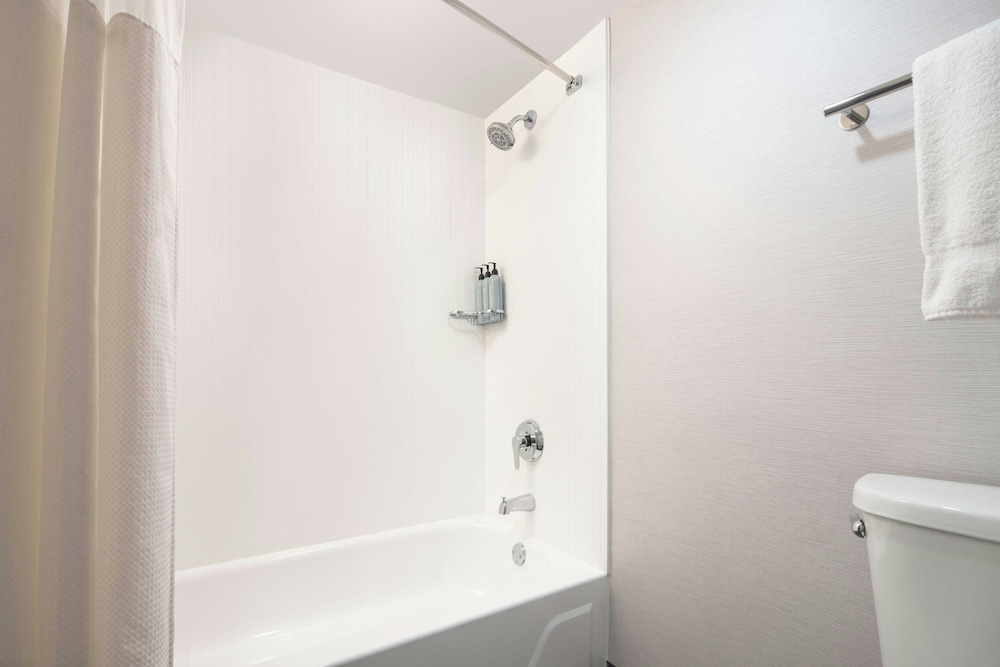 Courtyard by Marriott Cleveland Beachwood - photo 15