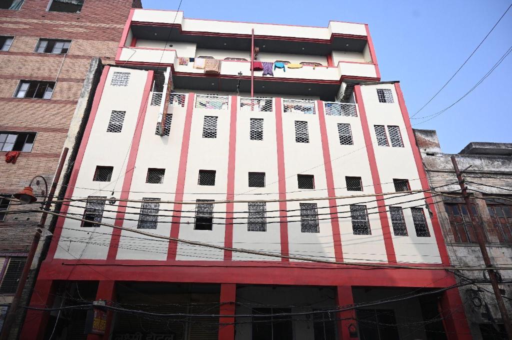 Luxmi Hotel — hotel in Allahabad