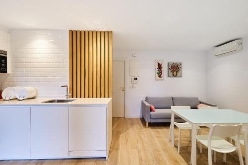 Clinica Universitaria Y Hospitales by Clabao — 4-Star Luxury Hotel in Pamplona, Spain