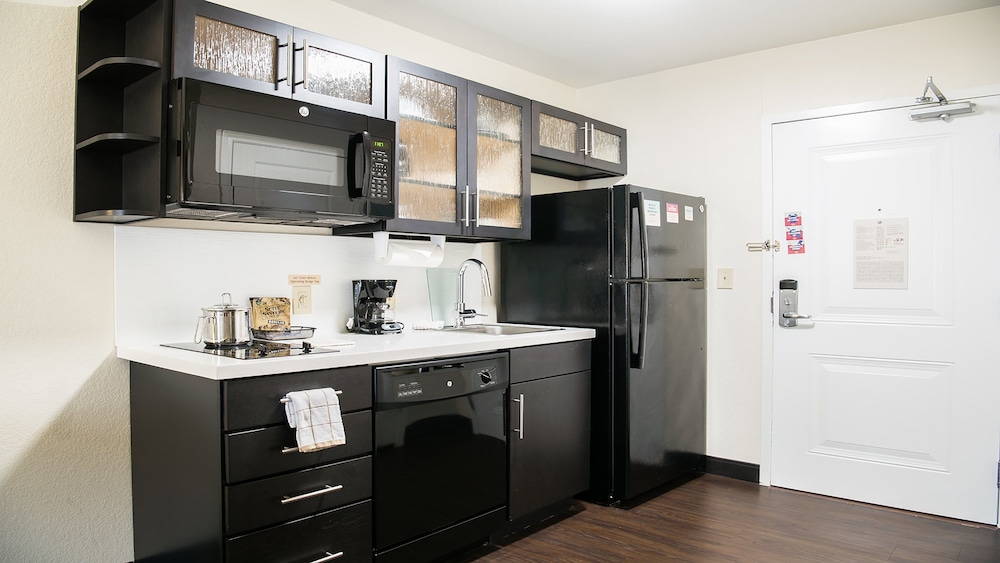 Candlewood Suites Bay City by IHG - photo 20