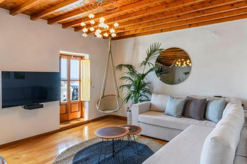 Floral Villa with marvelous view to Mykonos town — 4-Star Luxury Hotel in Mykonos, Greece