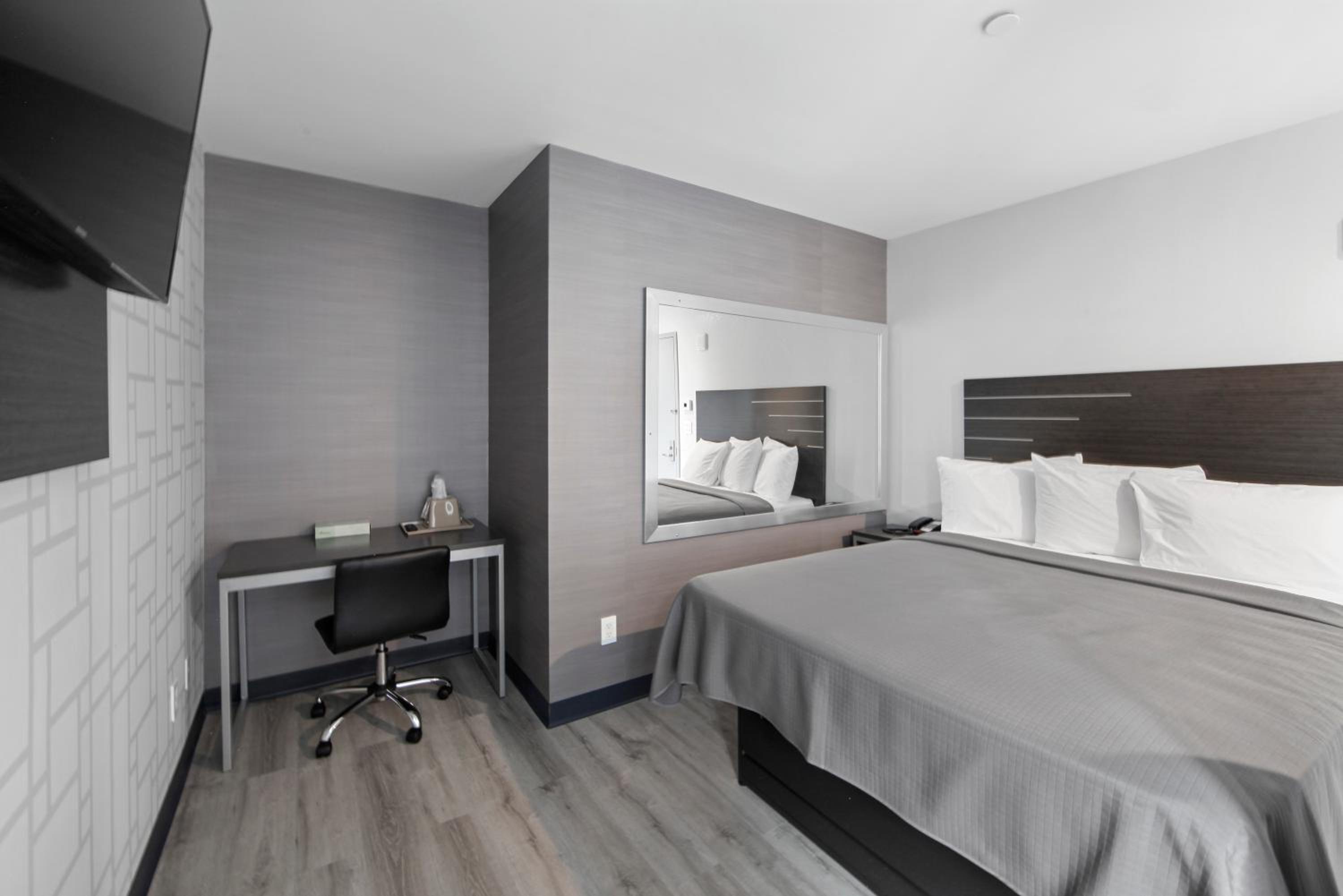 Hotel 365 Bronx - photo 11