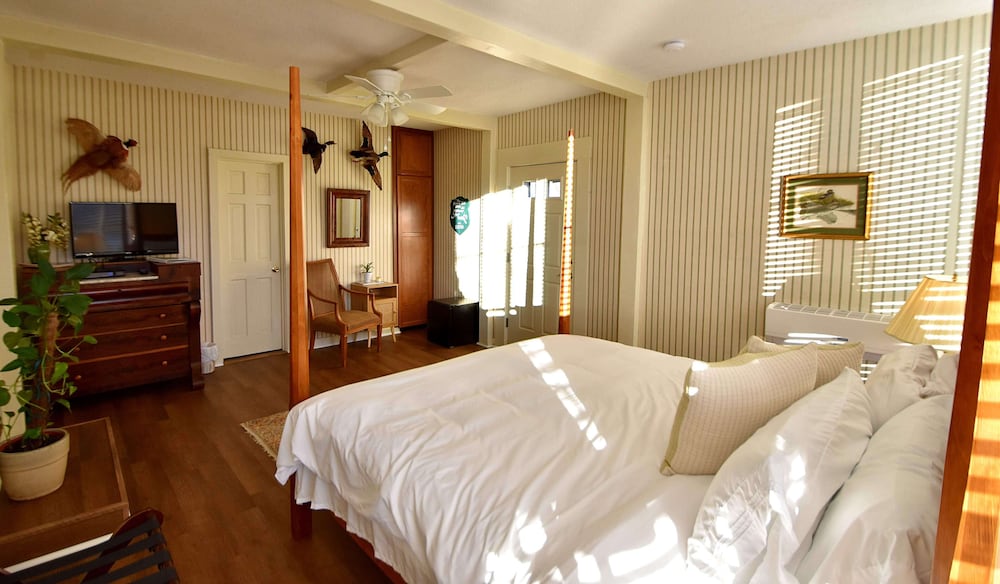Inn at Oriental - photo 8