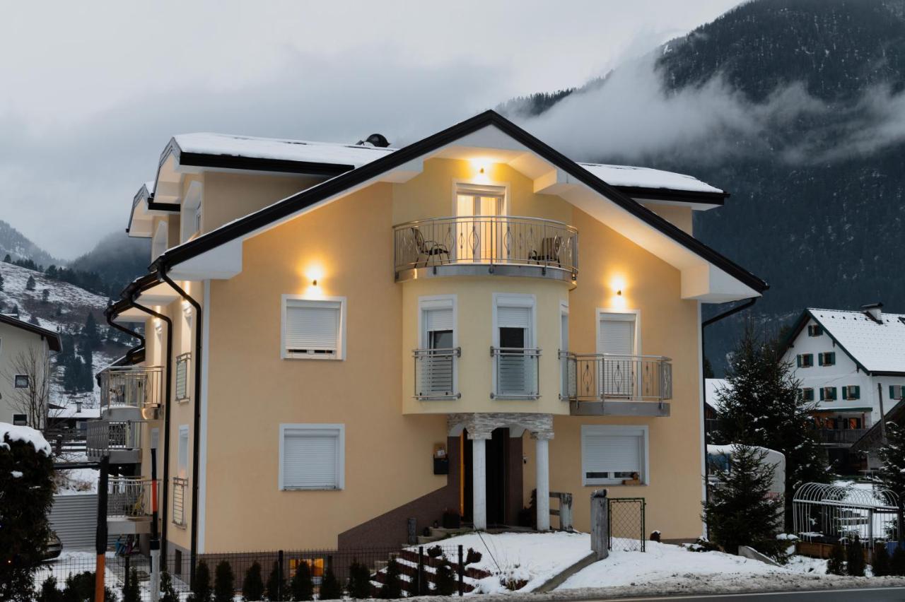Ferienwohnung Schonblick — 4-Star Luxury Hotel in Weissenbach Am Lech, Austria
