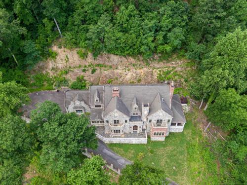 The Castle at Valle Crucis — 4-Star Luxury Hotel in Banner Elk, United States