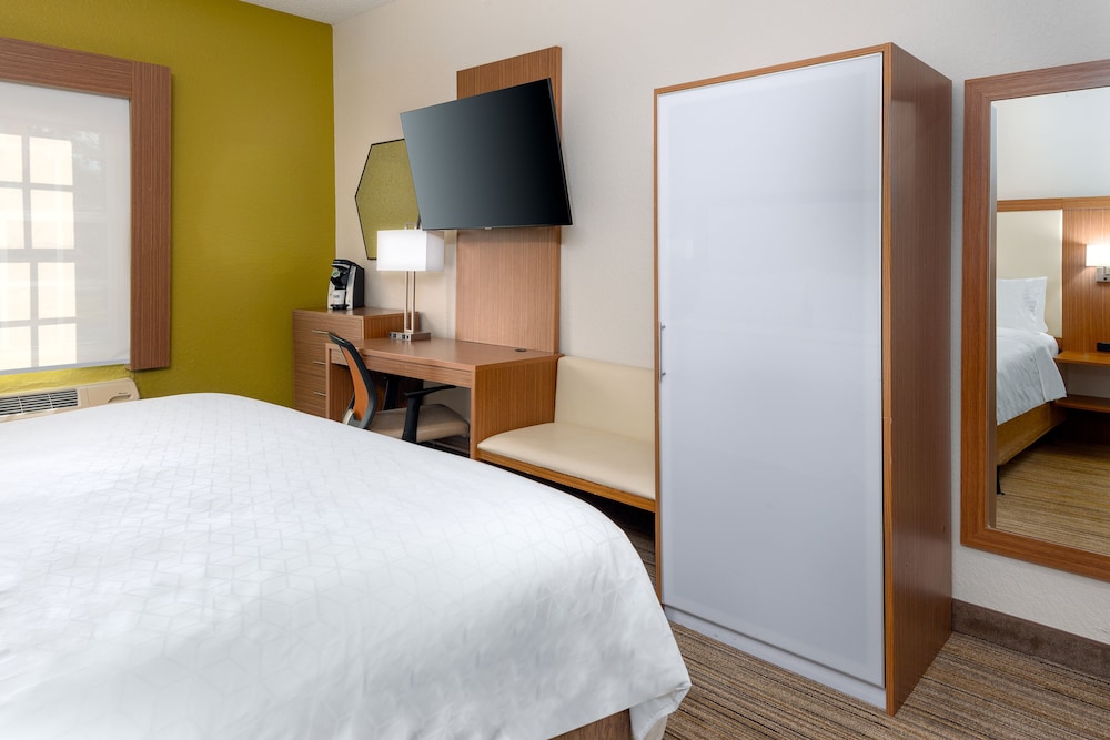Holiday Inn Express & Suites Naples North Bonita Springs by IHG - photo 13