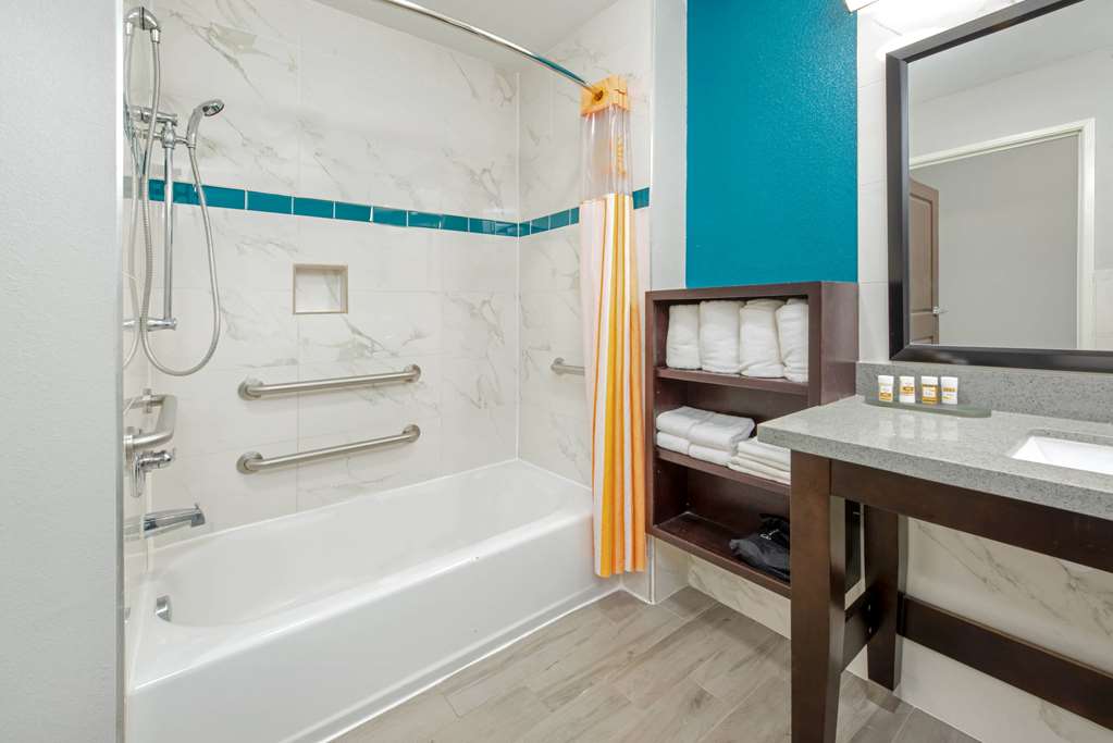 La Quinta Inn & Suites by Wyndham Houston Humble Atascocita - photo 10