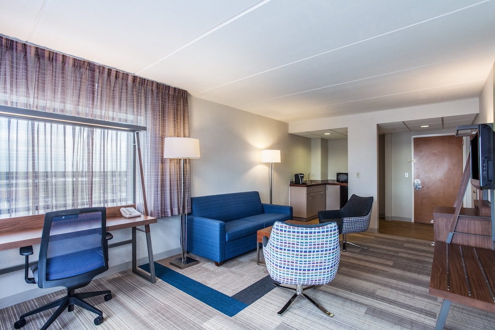 Holiday Inn Express Hauppauge Long Island - photo 10