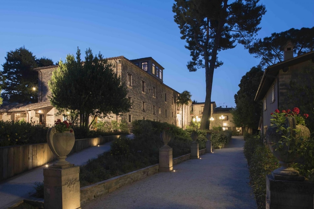 Villa Teloni — 4-Star Luxury Hotel in San Severino Marche, Italy