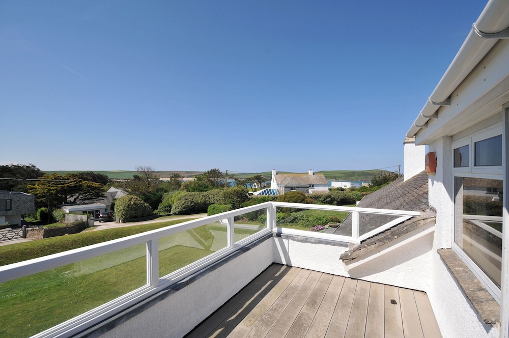 Dolphins - carbon neutral hotel in Wadebridge