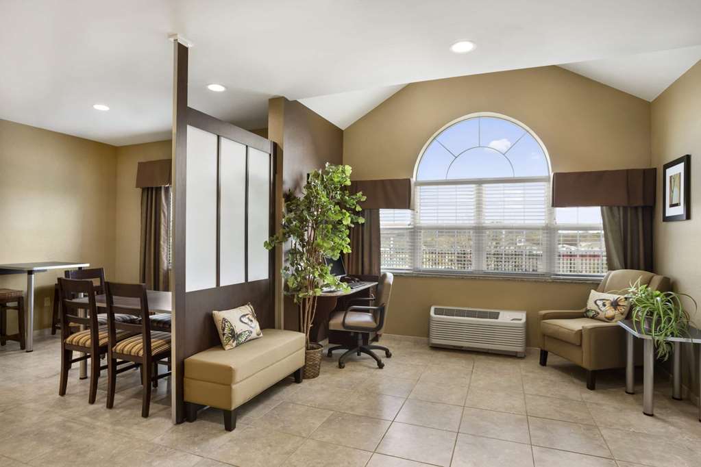 Microtel Inn & Suites by Wyndham Cambridge - photo 3