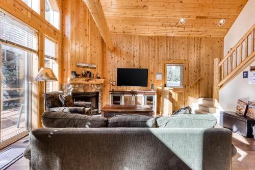 Eagle Crest Family Friendly Chalet — 4-Star Luxury Hotel in Redmond, United States