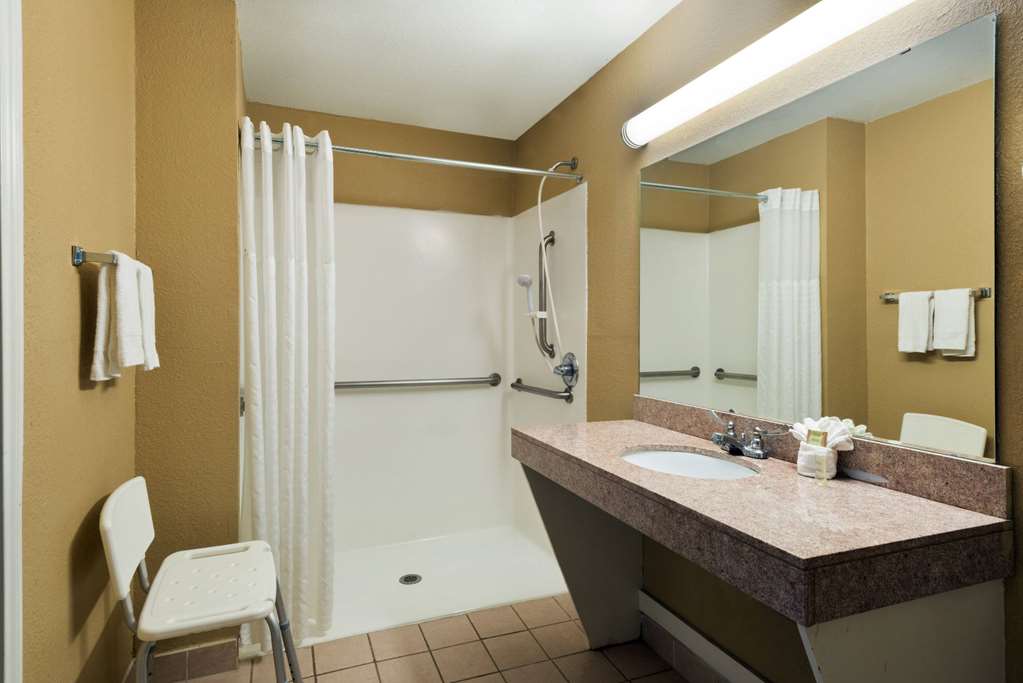 Super 8 by Wyndham San Antonio Riverwalk Area - photo 7