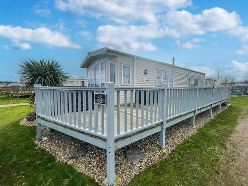 6 Berth Caravan With Wifi At Wells Next The Sea In Norfolk Ref 72032T in Wells-Next-The-Sea, United Kingdom
