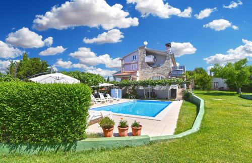 Double room with pool 2261 in Medulin, Croatia