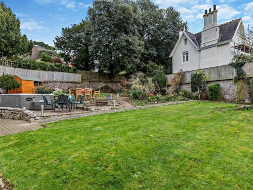 4 Bed in Torquay 94002 in Torquay, United Kingdom