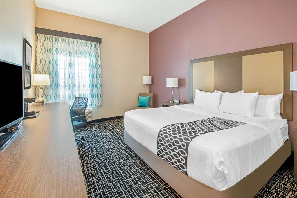 La Quinta Inn & Suites by Wyndham Weatherford OK - photo 20
