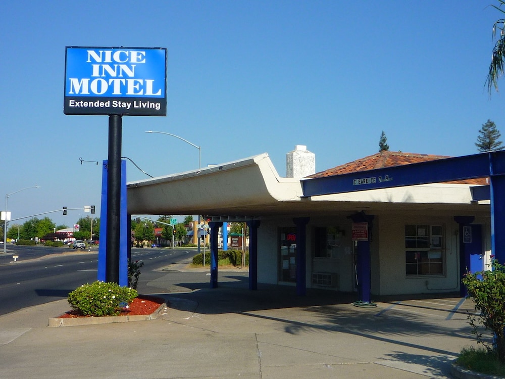 The Nice Inn — hotel in Cuba City