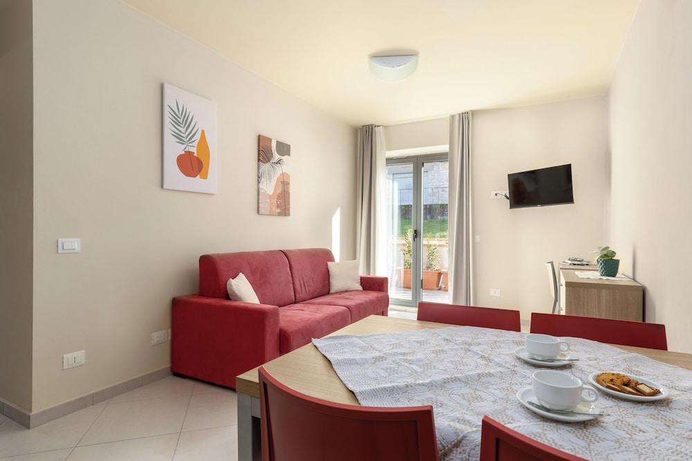 Tuscasì Aparthotel — hotel in Sovicille