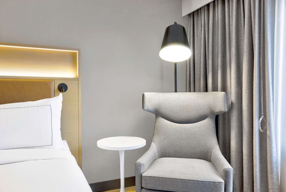 DoubleTree by Hilton Davenport - photo 17