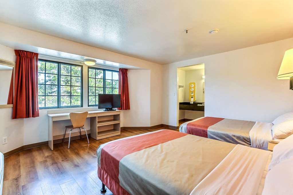Motel 6 Pinole CA - photo 17