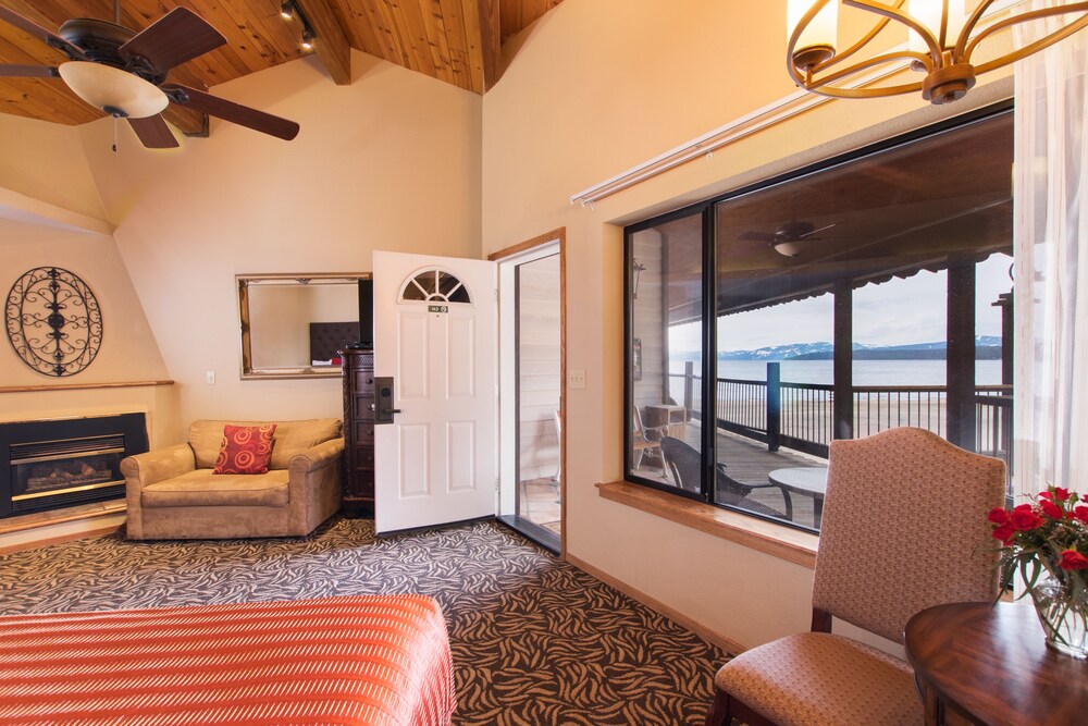 Mourelatos Lakeshore Resort - photo 26
