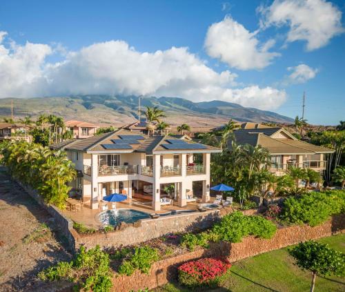 Breathtaking Oceanfront Lahaina Villa — 4-Star Luxury Hotel in Lahaina, United States