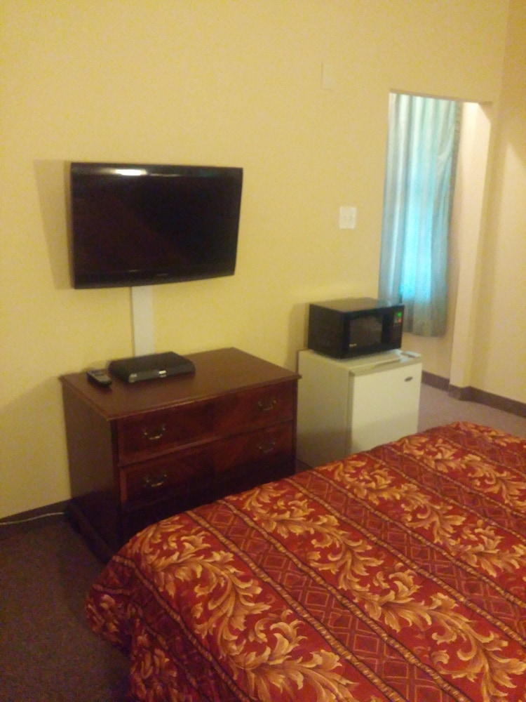 Country Regency Inn & Suites - photo 24