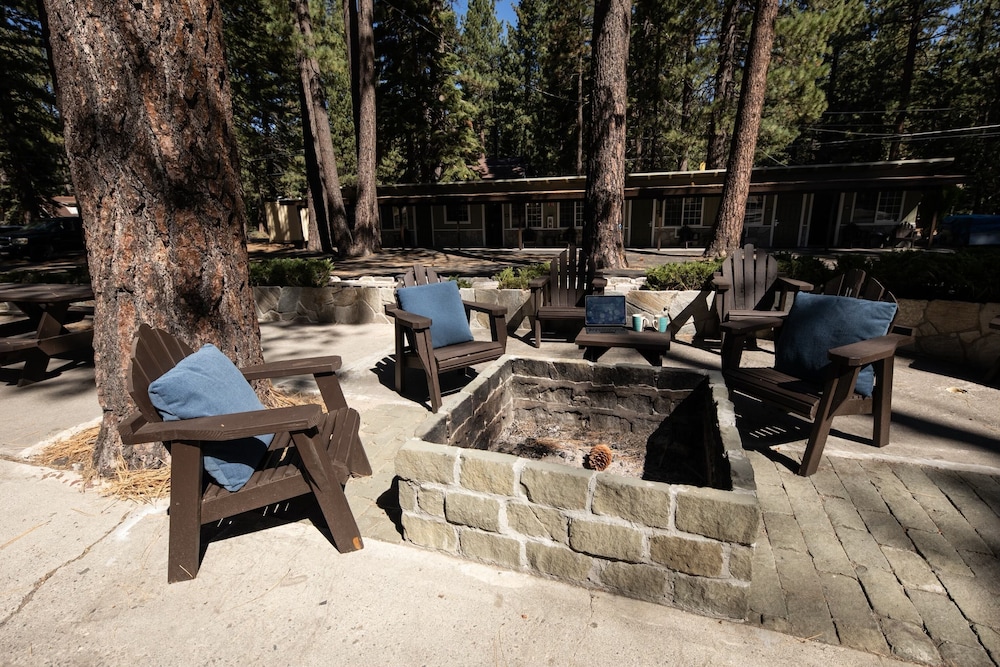 Emerald Bay Lodge - photo 12