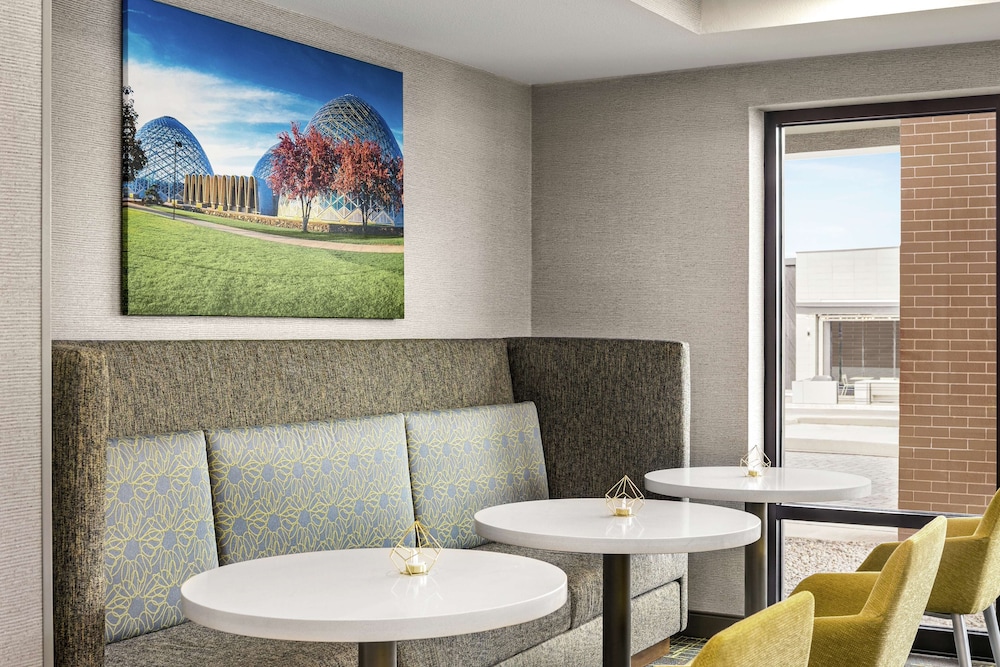 Hampton Inn Milwaukee Brookfield - photo 10