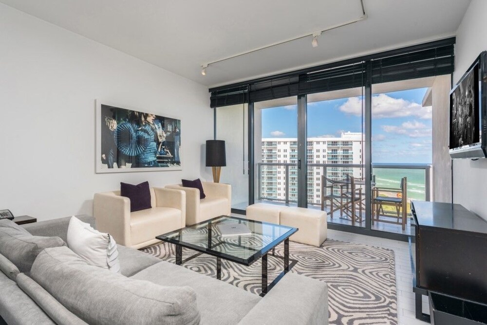 Collins Avenue Condo #215642 — 4-Star Luxury Hotel in Miami Beach, United States