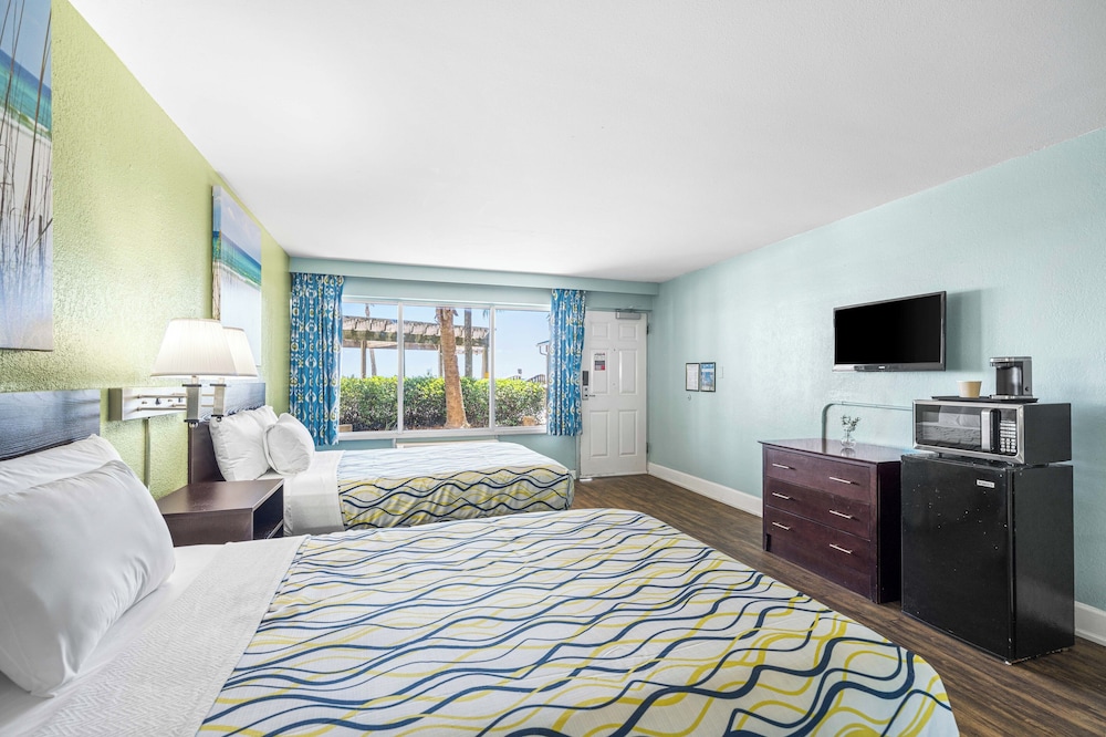 Boardwalk Beach Hotel - photo 45