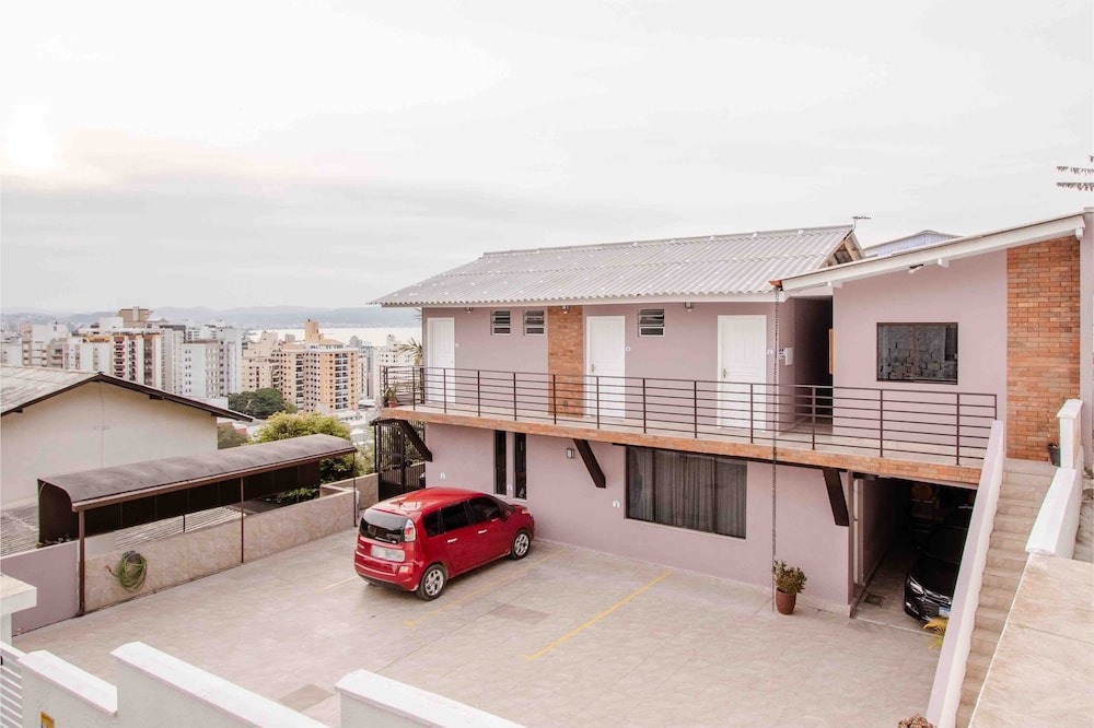 Casas de Floripa - carbon neutral hotel in Florianopolis