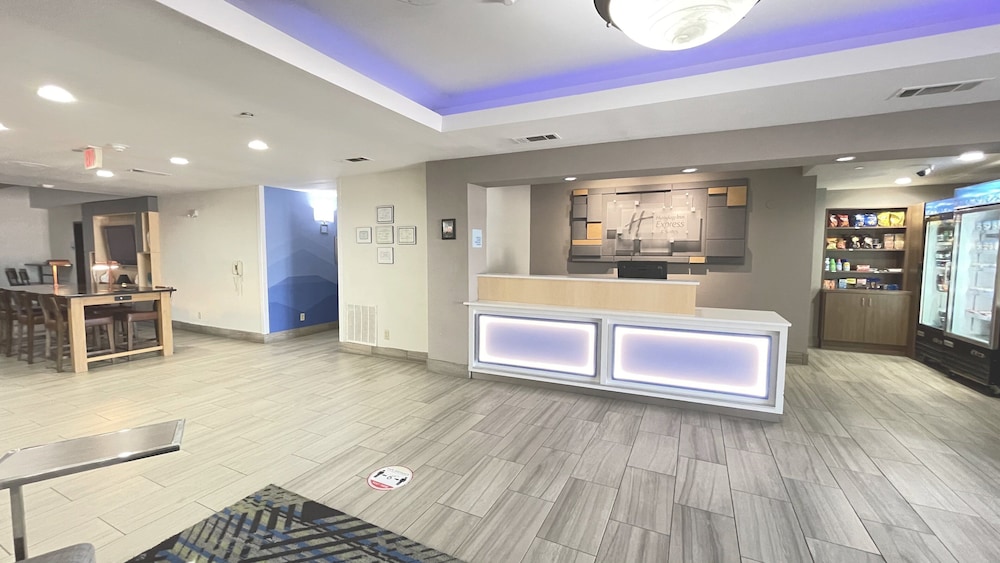 Holiday Inn Express Hotel & Suites Decatur by IHG - photo 50