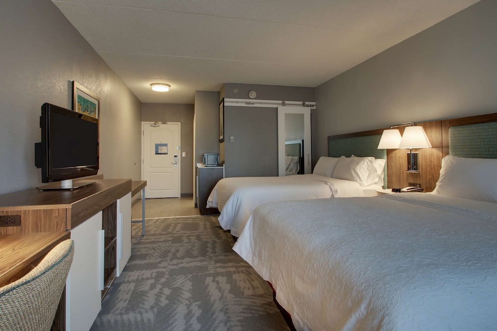 Hampton Inn & Suites Chicago Aurora - photo 12