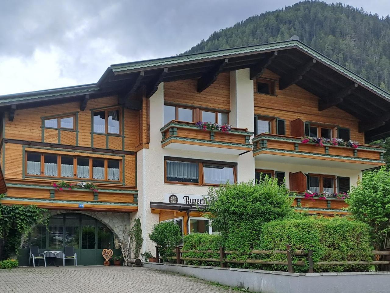 Ferienwohnungen Rupertihaus — 4-Star Luxury Hotel in Flachau, Austria