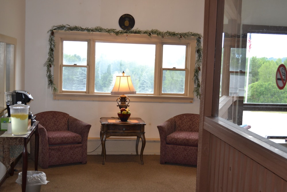 Henniker Motel - photo 3