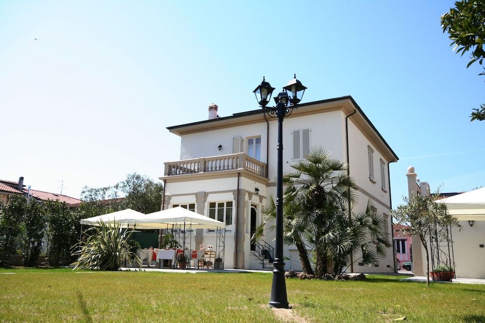 Torre Dell Arte Bed no Breakfast in Viareggio, Italy