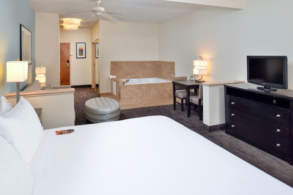 Holiday Inn Express & Suites St Joseph by IHG - photo 12