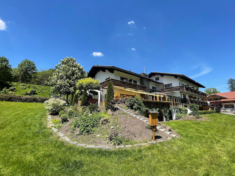 Fischerstüberl - carbon neutral hotel in Blaibach
